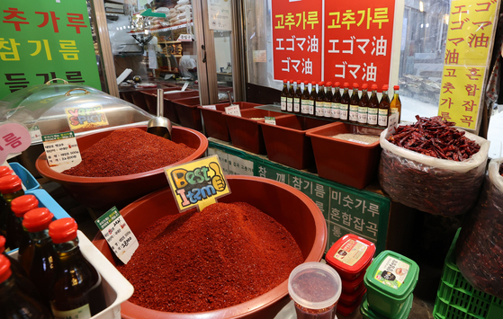 Red pepper powder, dried pepper and gochujang (hot pepper paste) are on sale in Gwangjang Market in Jongno District, central Seoul on Wednesday. According to the Korea Agro‑Fisheries & Food Trade Corporation, the price of 1 kilogram (2.2 pounds) of red pepper powder was 37,583 won ($33.70), up 44 percent from a year earlier. [YONHAP]