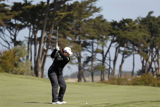 Park In-bee hits her second shot on the first hole during the final round of the U.S. Women's Open Championship at The Olympic Club on Sunday in San Francisco, California. [AFP/YONHAP]
