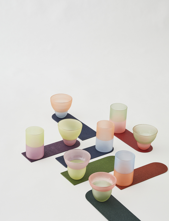 Lacquered glass cups by glass artist Youn Tae-sung and lacquer artist Jeong Eun-jin [GALLERY LVS]