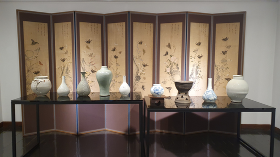 Ancient Shilla Dynasty (57 B.C.–A.D. 935) earthenware, Goryeo Dynasty (918-1392) celadon and Joseon Dynasty (1392-1910) blue and white porcelain on display [HALEY YANG]