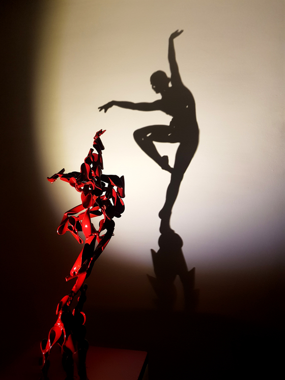 “Dancing Girl” (2021) by sculptor Eom Ikk-hoon [PYO GALLERY]