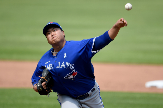 Ryu Hyun-jin of the Toronto Blue Jays pitches in the fifth inning against the Baltimore Orioles at Oriole Park in Baltimore, Maryland on Sunday. [AFP/YONHAP]