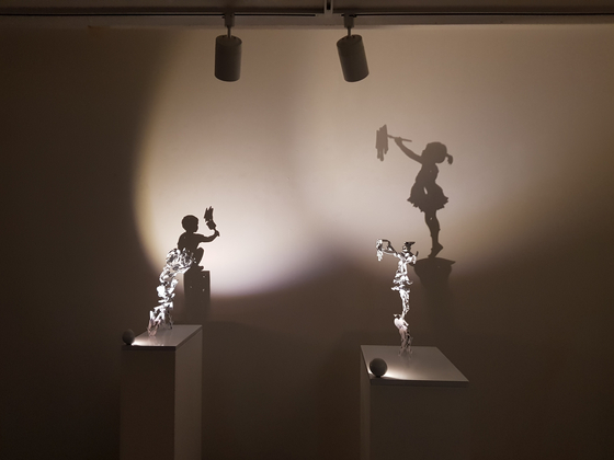 View of the “Illusion of Sculpture: Passion” exhibition by Eom at the Pyo Gallery in Jongno District, central Seoul [PYO GALLERY]