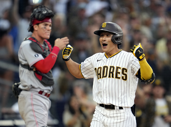 San Diego Padres second baseman Kim Ha-seong celebrates his two-run home run in the eighth inning against the Cincinnati Reds at Petco Park on Saturday. [USA TODAY/YONHAP]