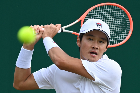 Kwon Soon-woo returns to Alex de Minaur during their men's singles semifinal match on day five of the Eastbourne International tournament in Eastbourne, England on Friday. [AFP/YONHAP]