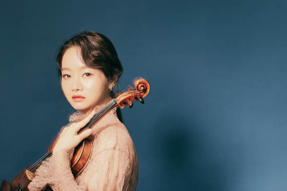 Violinist Kim Bomsori [KYUTAI SHIM, DG]