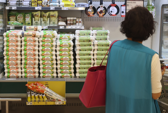 Cartons of egg are sold at a discount mart in Seoul on Friday. Due to a shortage in supply, egg prices rose 54.9 percent in June compared to a year ago, contributing to 2.4 percent inflation last month. Consumer prices have been rising more than 2 percent for three consecutive months. [YONHAP]