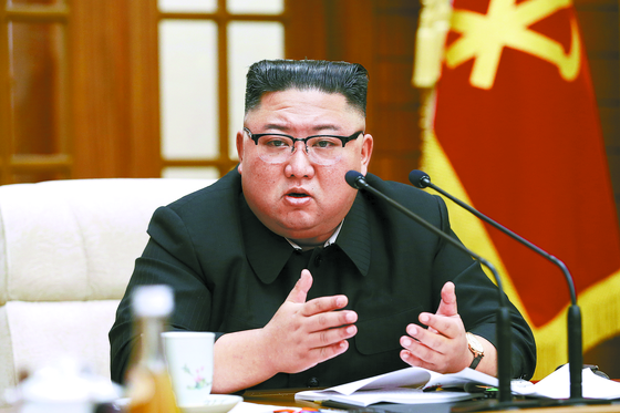 North Korean leader Kim Jong-un presides over an expanded meeting of members of the Politburo of the Workers’ Party on June 29. [RODONG SINMUN/NEWS1]