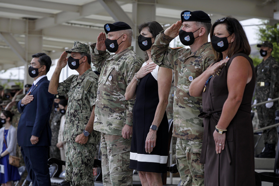 Korean Defense Minister Suh Wook, far left, and Gen. Paul LaCamera, the new head of U.S. Forces Korea (USFK), center, salute during the new USFK commander’s change-of-command ceremony at Camp Humphreys in Pyeongtaek, Gyeonggi, Friday. [NEWS1]