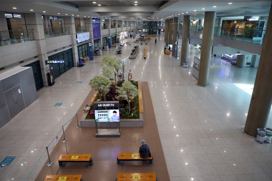 Empty arrival hall of Incheon International Airport on March. Due to Covid-19, many people are traveling domestically instead of going abroad. [NEWS1]