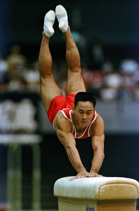 Yeo Hong-chul competes in the men's vault event of the 1994 Asian Games in Hiroshima, Japan on Oct. 6, 1994. [YONHAP]