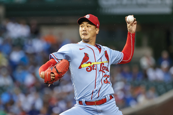 St. Louis Cardinals starting pitcher Kim Kwang-hyun delivers against the Chicago Cubs during the first inning at Wrigley Field in Chicago on Saturday. [USA TODAY/YONHAP]