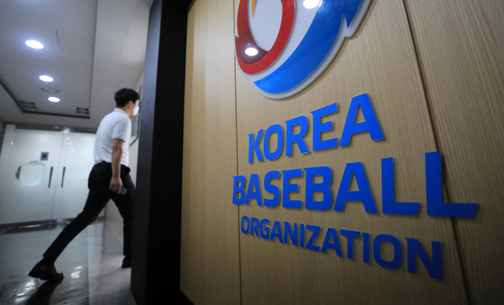 The Korea Baseball Organization held an emergency board meeting with all 10 club CEOs on Monday. [NEWS1]