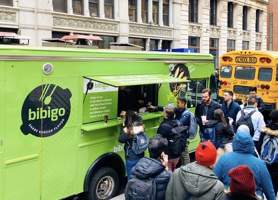 A CJ CheilJedang food truck selling Bibigo dumplings in Manhattan in February 2020. [CJ CHEILJEDANG]