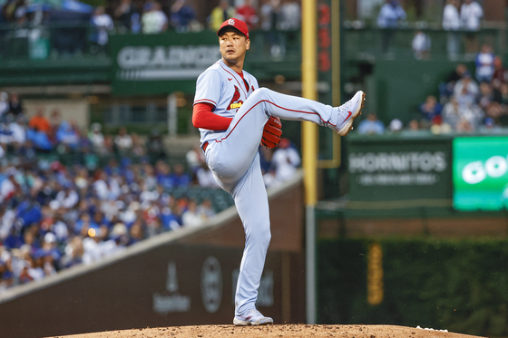 St. Louis Cardinals starting pitcher Kim Kwang-hyun delivers against the Chicago Cubs during the first inning at Wrigley Field on July 11. [USA TODAY/YONHAP]