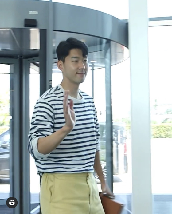 A video posted on social media shows Son Heung-min arriving at Tottenham Hotspur training on Monday. [SCREEN CAPTURE]