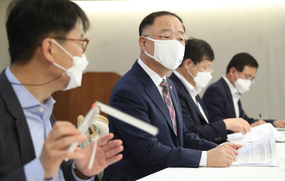 Finance Minister Hong Nam-ki in a government real estate monitoring meeting held at the government complex in Seoul on Wednesday. [YONHAP]