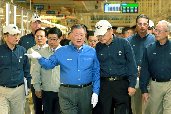 Chung Mong-koo, honorary chairman of Hyundai Motor Group, looks around Hyundai Motor's Alabama factory in August 2014.