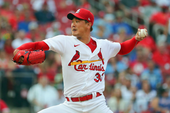 Kim Kwang-hyun of the St. Louis Cardinals delivers a pitch against the Chicago Cubs in the first inning at Busch Stadium on July 22 in St Louis, Missouri. [AFP/YONHAP]