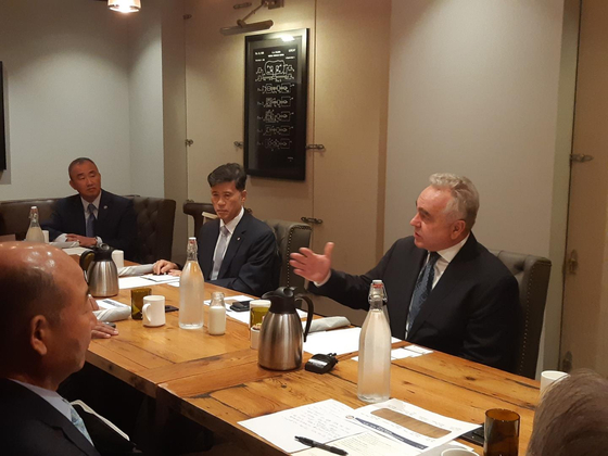 Kurt Campbell, the While House policy coordinator for Indo-Pacific affairs, speaks at a breakfast event hosted by the Korea-U.S. Alliance Foundation Tuesday at a hotel in Washington after the two Koreas restored their communications lines earlier that day. [YONHAP]