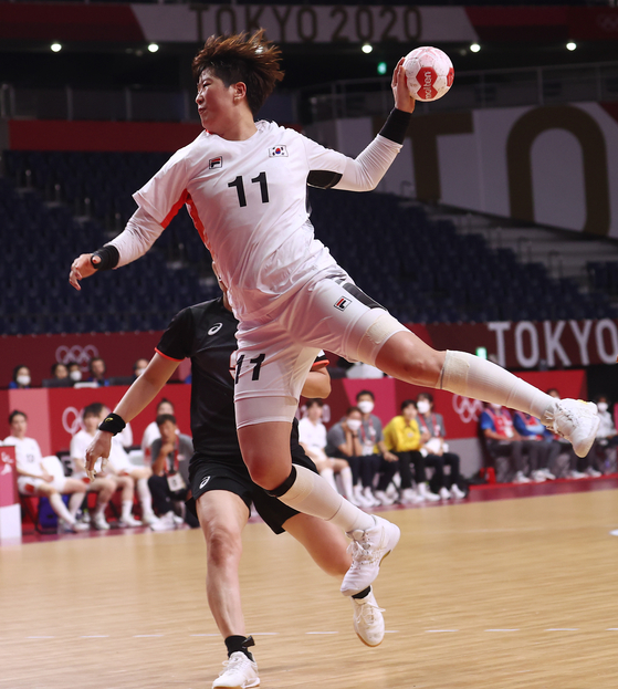 Handball team edges out Japan for tight 27-24 win