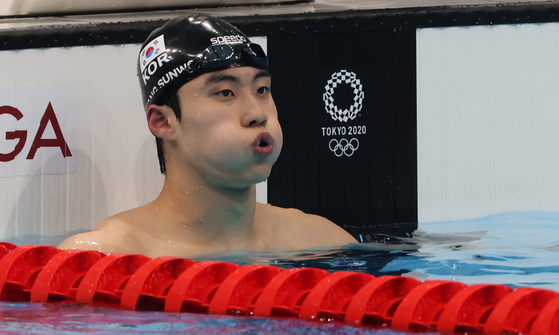 Hwang Sun-woo reacts at the end of the men's 100-meter freestyle final in Tokyo on Thursday. [JOINT PRESS CORPS]