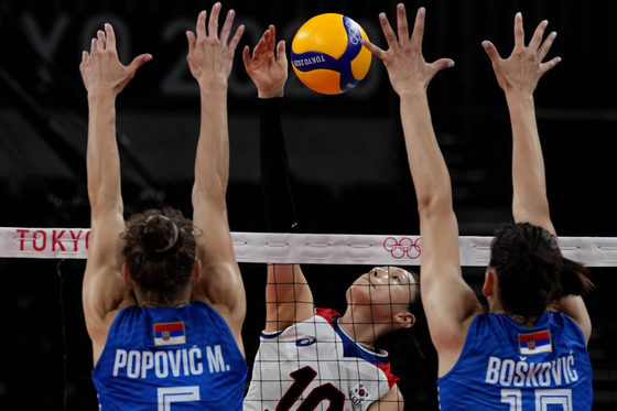 Kim Yeon-koung spikes the ball during the women's volleyball preliminary round pool A match between Serbia and Korea at the 2020 Summer Olympics on Monday at the Ariake Arena in Tokyo. [AP/YONHAP]