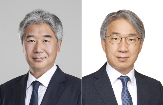 Lee Ki-heon, left, new Blue House secretary for civil affairs, and Lee Won-koo, new presidential secretary for anticorruption. [BLUE HOUSE]