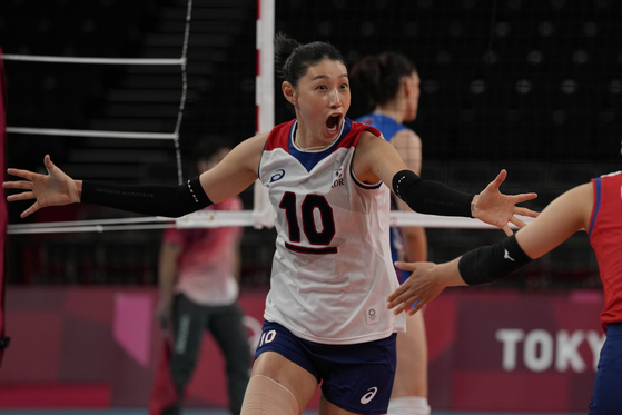 Kim Yeon-koung celebrates winning a point during the women's volleyball preliminary round pool A match between Serbia and Korea at the 2020 Summer Olympics on Monday at the Ariake Arena in Tokyo. [AP/YONHAP]