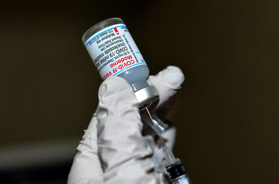 A vial of the Moderna Covid-19 vaccine. [KIM SUNG-TAE]