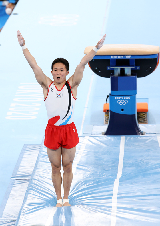 Shin Jae-hwan lands his vault at the 2020 Tokyo Olympics. [YONHAP]