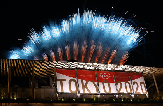 Fireworks are set off above the Olympic stadium in Tokyo during the closing ceremony on Sunday evening. [REUTERS/YONHAP]