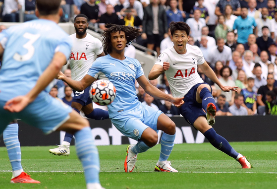 Tottenham Hotspur's Son Heung-min scores the only goal in the London team's 1-0 win over Manchester City at Tottenham Hotspur Stadium in London on Sunday. [REUTERS/YONHAP]