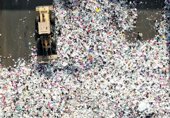 Plastic wastes are piled up at a recycling center in Suwon, Gyeonggi in January 2021. [NEWS1]