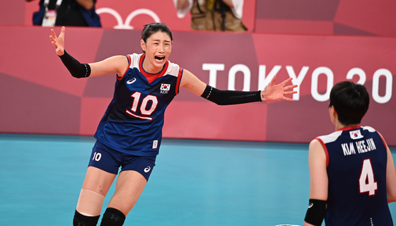 Kim Yeon-koung reacts after defeating Turkey in the women's volleyball quarterfinal match at the 2020 Summer Olympics on Aug. 4 in Tokyo. [JOINT PRESS CORPS]