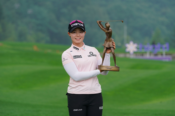 Lim Hee-jeong celebrates winning the HighOne Resort Ladies Open 2021 held at HighOne Country Club on Sunday. [KANG BYEONG-KOO]
