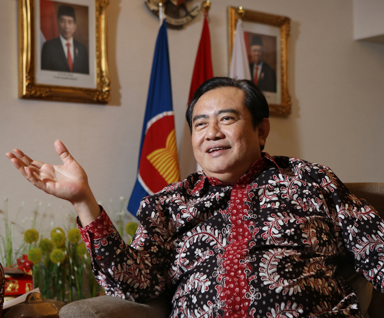 Ambassador of Indonesia to Korea Umar Hadi speaks with the Korea JoongAng Daily at the diplomatic residence in Seoul on July 23. [PARK SANG-MOON]