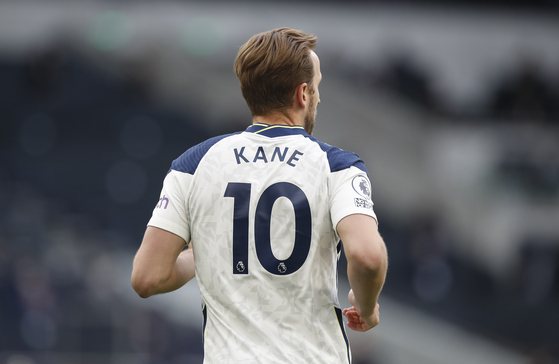 Harry Kane runs during a Premier League match between Tottenham Hotspur and Aston Villa on May 19, 2021. [AP/YONHAP]