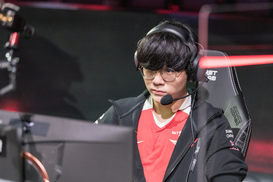 T1's Park ″Teddy″ Jin-sung sets up on stage at LoL Park. [RIOT GAMES]