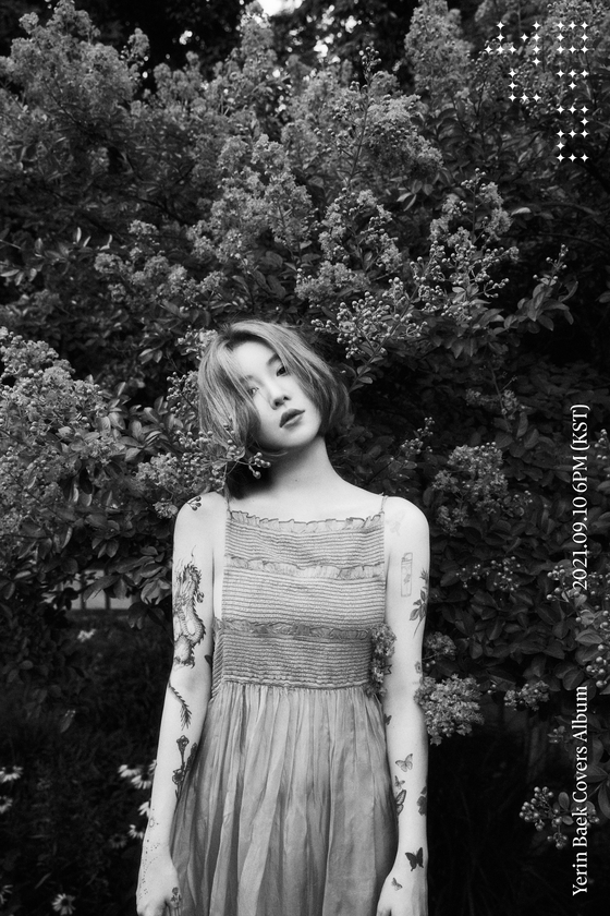 Teaser image for singer Baek Ye-rin's upcoming album ″Gift″ (translated) [BLUE VINYL]