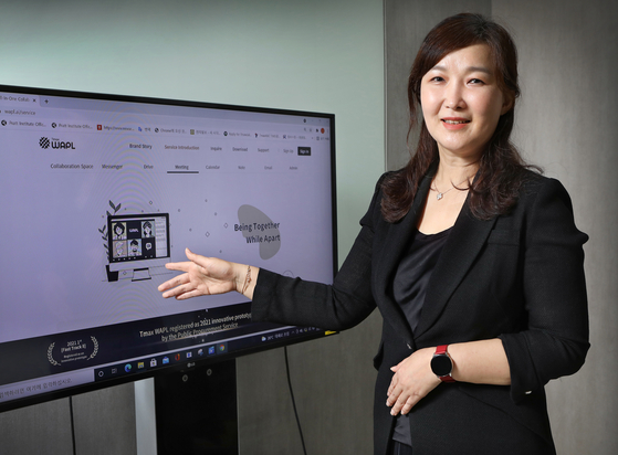 Yang Jung-won, CEO of Tmax WAPL, poses before a display featuring the company's collaboration tool on Aug. 12 at the company's office in Bundang, Seongnam. [PARK SANG-MOON]