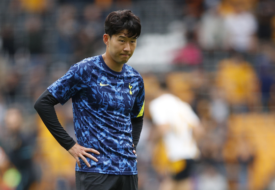 Tottenham Hotspur's Son Heung-min warms up before a match against Wolverhampton Wanderers on Sunday. [REUTERS/YONHAP]