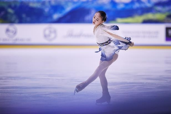 Kim Chae-yeon skates at the ISU Junior Grand Prix on Friday. [SCREEN CAPTURE]