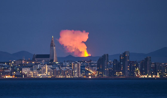 The skyline of the Icelandic capital Reykjavik is backlit by lava coming out of a fissure near the Fagradalsfjall on the Reykjanes Peninsula. [AFP/YONHAP]