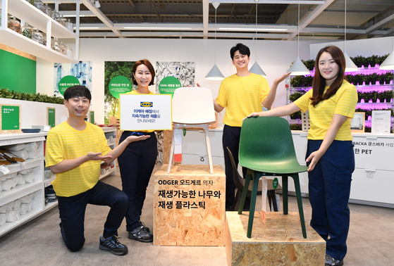 Staff at Ikea Korea, partnered with the P4G Seoul Summit, introduce sustainable home furnishing products displayed in all four branches in the country as the company aims to reduce carbon emissions and encourage sustainability. [IKEA KOREA]