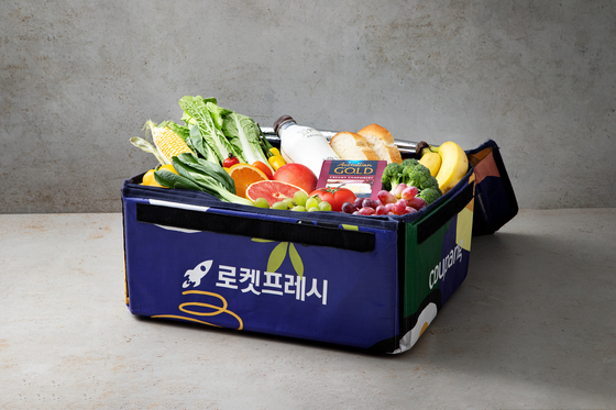 Coupang, the only e-commerce company participating in the second P4G Summit, showcases its eco-friendly Rocket Delivery model. It uses its own reusable insulated “eco-bags” for fresh food delivery, eliminating the need for Styrofoam boxes. [COUPANG]