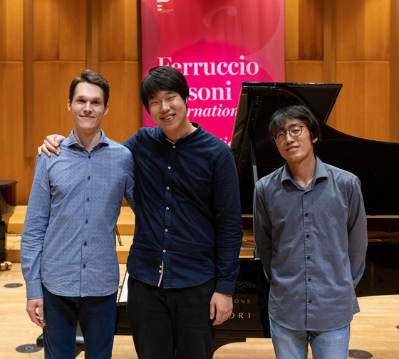 This photo, captured from the Facebook account of the Ferruccio Busoni International Piano Competition, shows the winners of this year's competition: Park Jae-hong, center; Kim Do-hyun, right; and Lukas Sternath, left. [YONHAP]