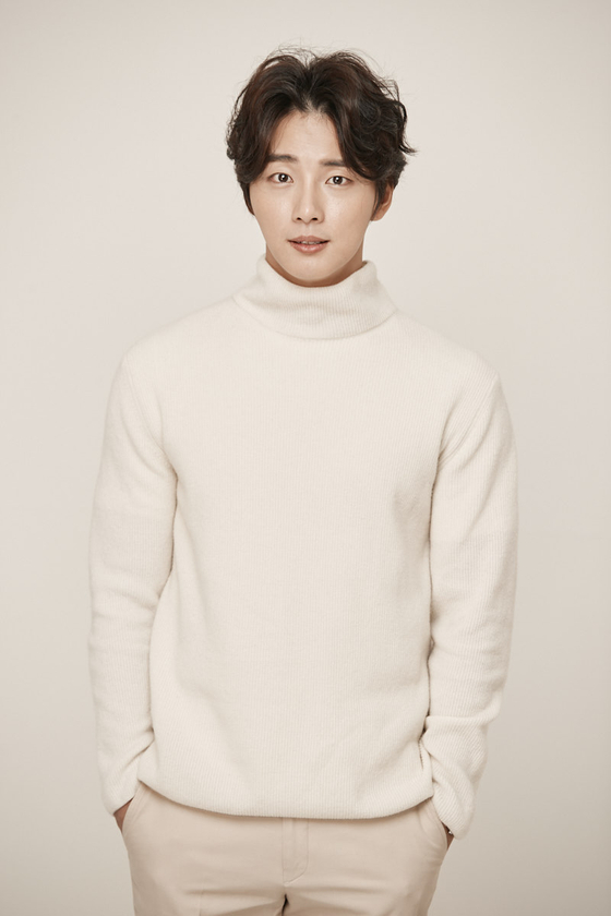 Actor Yoon Si-yoon [MOA ENTERTAINMENT]