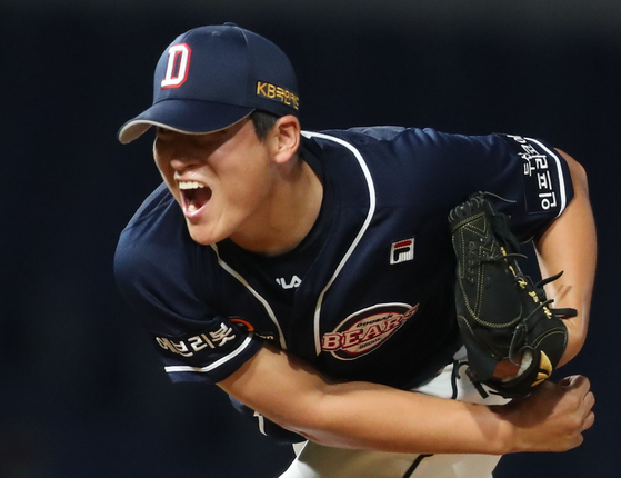 Doosan's Kwon Hwi throws a pitch during the seventh inning of a game against the NC Dinos in Changwon, South Gyeongsang on Friday. [YONHAP]