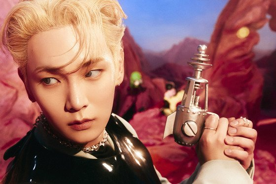 A teaser photo for Key's upcoming EP ″Bad Love″ [SM ENTERTAINMENT]